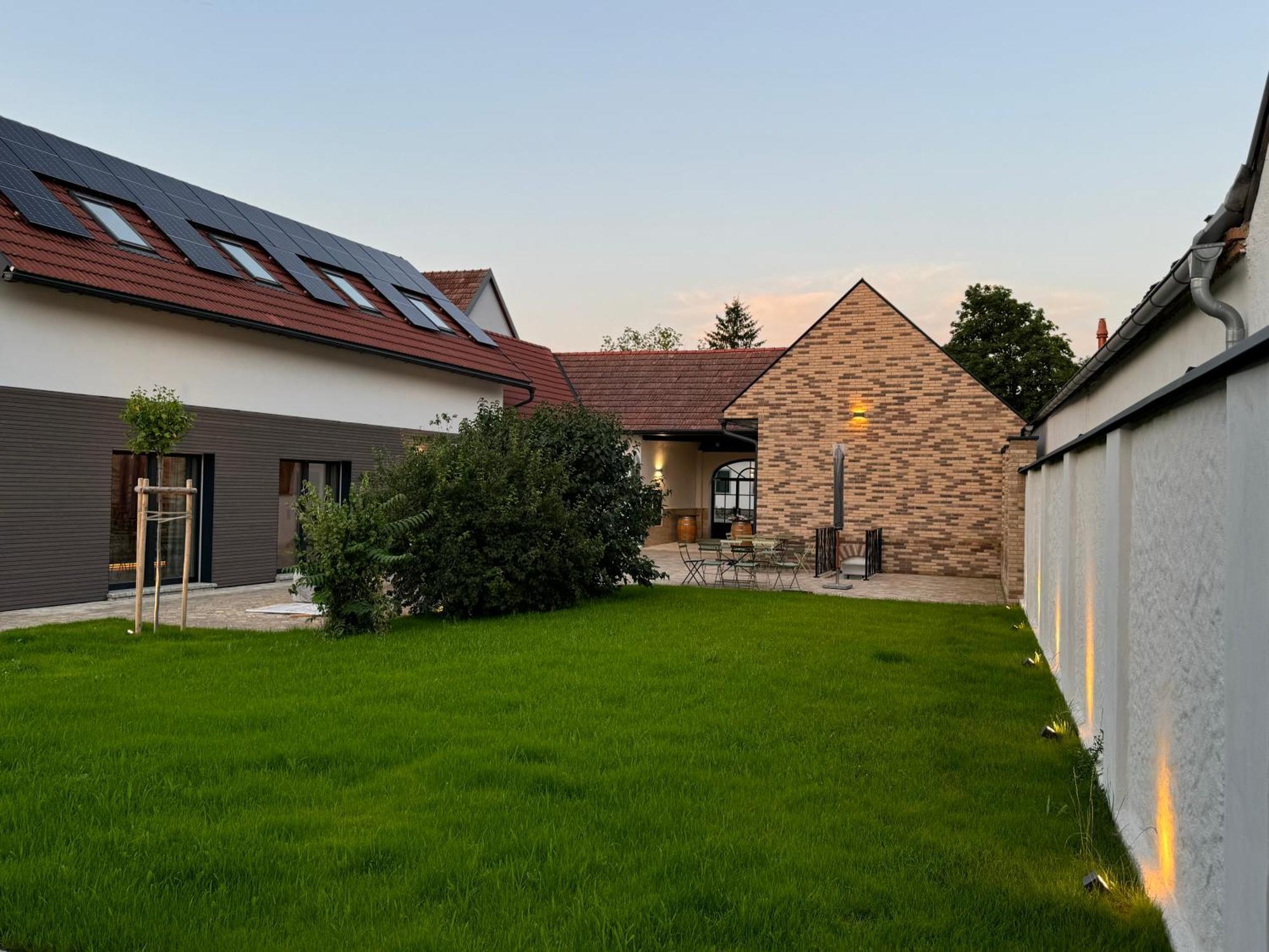 Weinmanufaktur Nourani Feuersbrunn